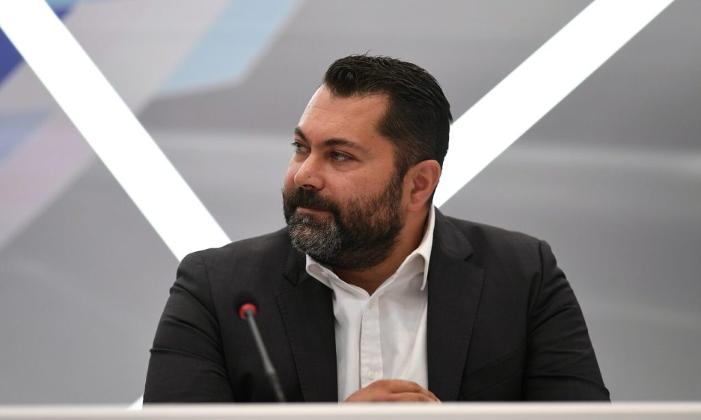 Στο εδώλιο θα καθίσει σήμερα ο Λευτέρης Κρέτσος για τις τηλεοπτικές άδειες επί ΣΥΡΙΖΑ – ΑΝΕΛ