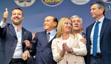 Τα πρώτα υπουργεία της πρώτης δεξιάς ιταλικής κυβέρνησης: Σ.Μπερλουσκόνι πρόεδρος της Γερουσίας –  Σαλβίνι στο Εσωτερικών