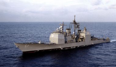 Το Αμερικανικό Ναυτικό απέσυρε άλλα δύο καταδρομικά κλάσης «Ticonderoga»