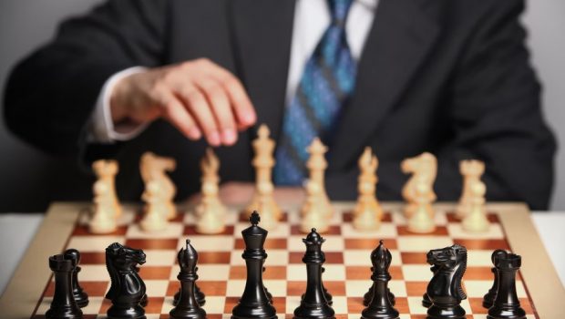 Σάλος στο παγκόσμιο σκάκι – Ο Niemann κατηγορείται ότι κερδίζει το σκάκι με τη χρήση δονητή