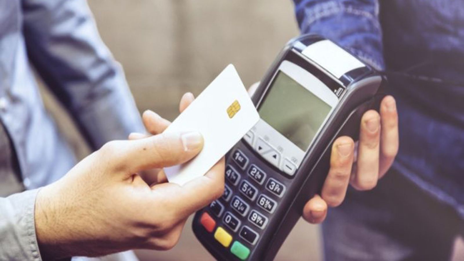 «Έρχονται» υποχρεωτικά POS σε όλους τους επαγγελματίες & online σύνδεση με ταμειακές μηχανές