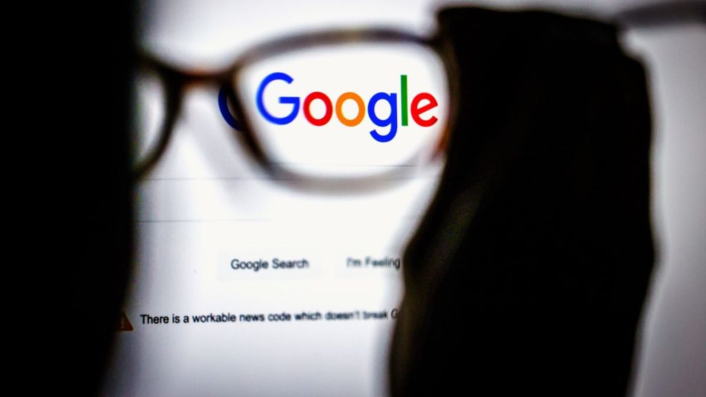Google: Και μας ακούει και «μαντεύει» – Τι συμβαίνει με τις διαφημίσεις