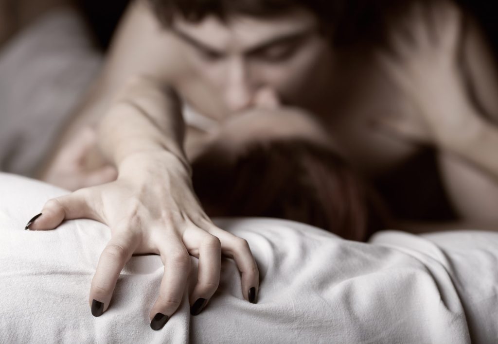 Το νέο trend στο Tik Tok που υπόσχεται να εκτοξεύσει την ερωτική σας ζωή (βίντεο)