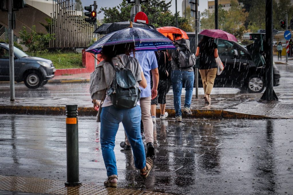 Άστατος σήμερα ο καιρός με βροχές & καταιγίδες – Αναλυτικά η πρόγνωση της ΕΜΥ