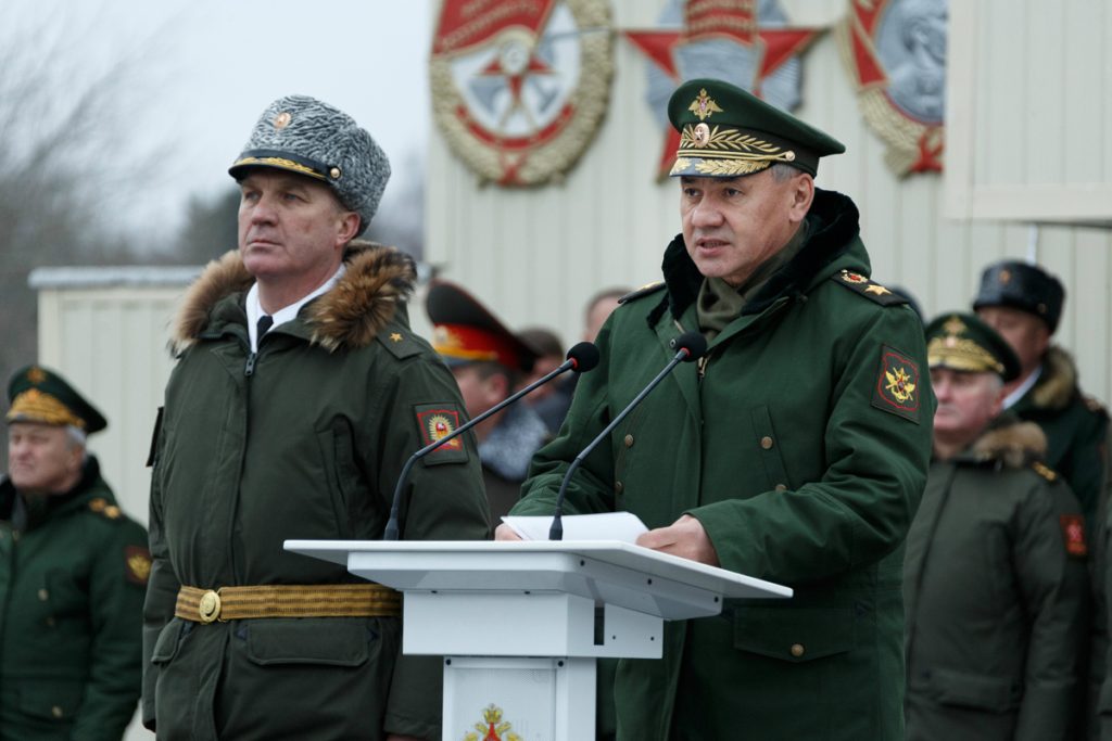 Ο Ρώσος υπουργός Άμυνας επιθεωρεί νεοσύλλεκτους πριν αναχωρήσουν για την Ουκρανία