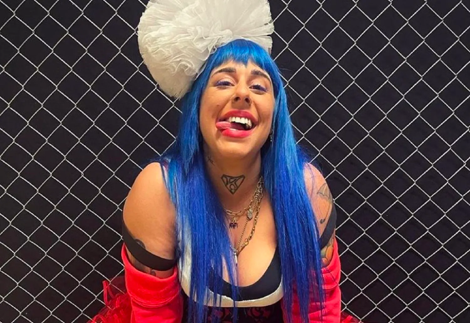 Super Κική: Παραλίγο να παρασύρει πεζό με το αμάξι – «Να προσέχεις έχω κατάθλιψη»