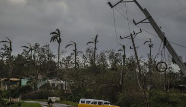 «Σάρωσε» την Κούβα ο κυκλώνας Ίαν – Ολόκληρη η χώρα έμεινε χωρίς ρεύμα (βίντεο)