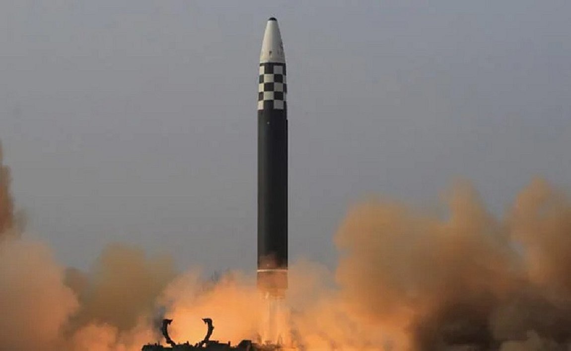 Βόρεια Κορέα: Οι Νοτιοκορεάτες υποστηρίζουν ότι εκτόξευσε βαλλιστικό πύραυλο