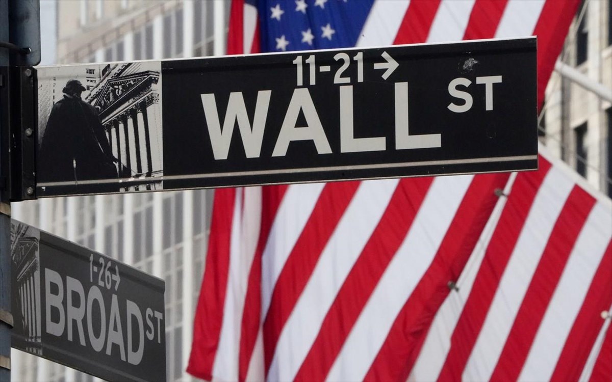 Wall Street: Πρόστιμο 1,8 δισ. δολαρίων σε 16 χρηματοοικονομικές εταιρίες και τράπεζες