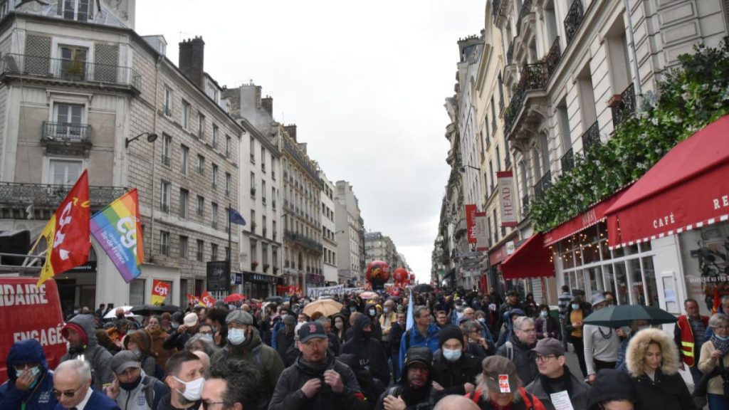 Γαλλία: «Στα κάγκελα» μισθωτοί & συνταξιούχοι – Απεργίες και διαδηλώσεις σε ολόκληρη τη χώρα