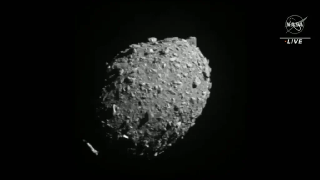 DART: H εντυπωσιακή πρόσκρουση στον αστεροειδή Δίμορφο – Οι εικόνες από δυο τηλεσκόπια