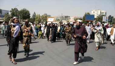 Καμπούλ: Ταλιμπάν πυροβόλησαν στον αέρα για να διαλύσουν διαδήλωση υπέρ των γυναικών του Ιράν