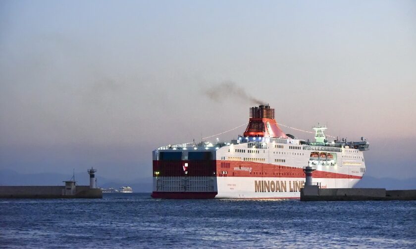 Θάνατος 63χρονου επιβάτη σε πλοίο στον Πειραιά