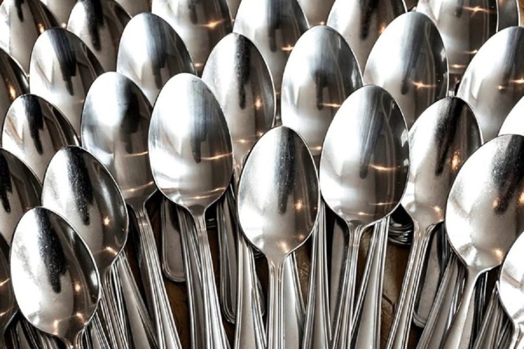 Κι όμως συνέβη: Γιατρός βρήκε 63 κουτάλια στο στομάχι ασθενή – Ο λόγος που τα… έτρωγε (φωτό)