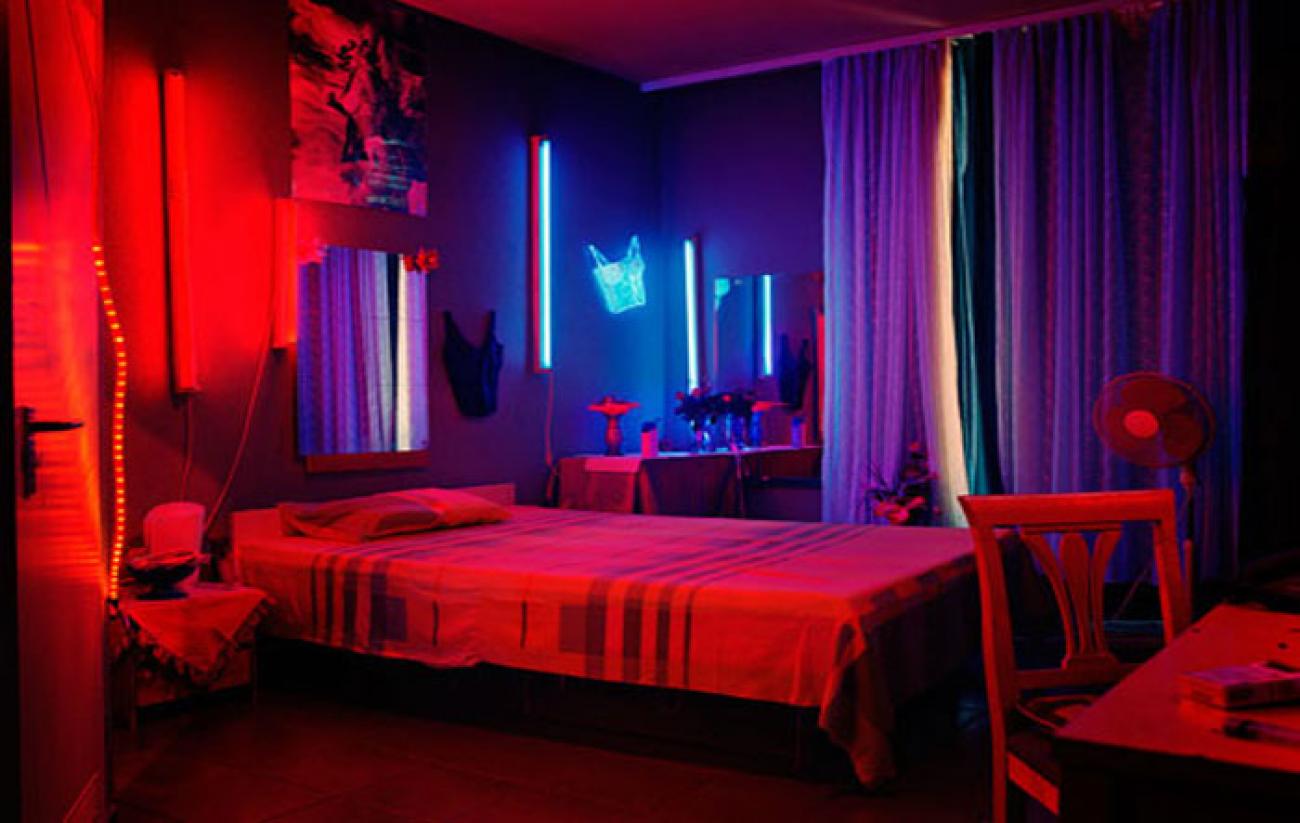 Η ενεργειακή κρίση «χτύπησε» και τους οίκους ανοχής – Σε απόγνωση οι ιδιοκτήτες