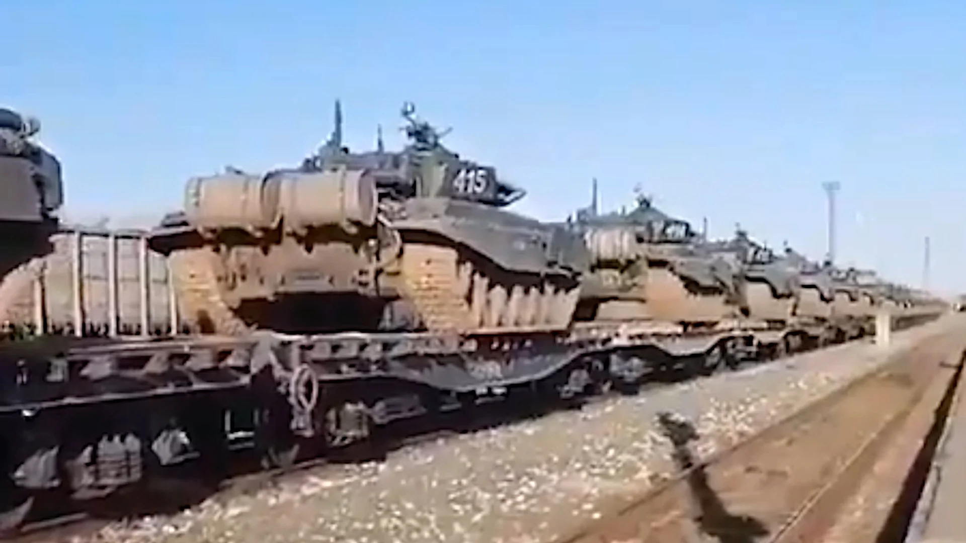 «Άνοιξαν» οι ρωσικές αποθήκες: Δεκάδες τρένα με άρματα, ΤΟΜΑ και κάθε υλικό για ενίσχυση του μετώπου στην Ουκρανία