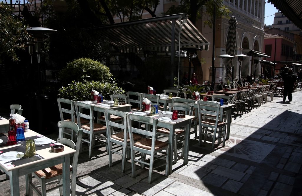Τραπεζοκαθίσματα: Παρατείνεται η επέκταση σε κοινόχρηστους χώρους