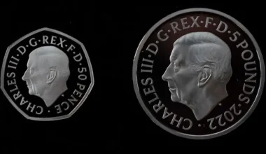 Βρετανία: Πότε θα κυκλοφορήσουν τα νέα νομίσματα με το πορτραίτο του βασιλιά Καρόλου; – Δείτε πώς θα είναι