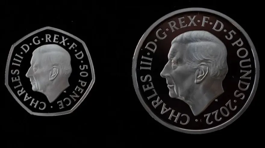 Βρετανία: Πότε θα κυκλοφορήσουν τα νέα νομίσματα με το πορτραίτο του βασιλιά Καρόλου; – Δείτε πώς θα είναι