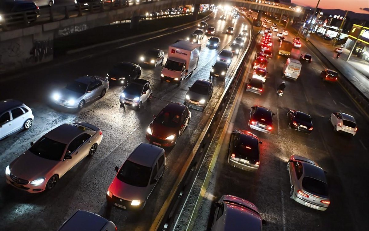 Προβλήματα στην κυκλοφορία μετά από τροχαίο στην άνοδο της λεωφ. Κηφισού – Μποτιλιάρισμα χιλιομέτρων