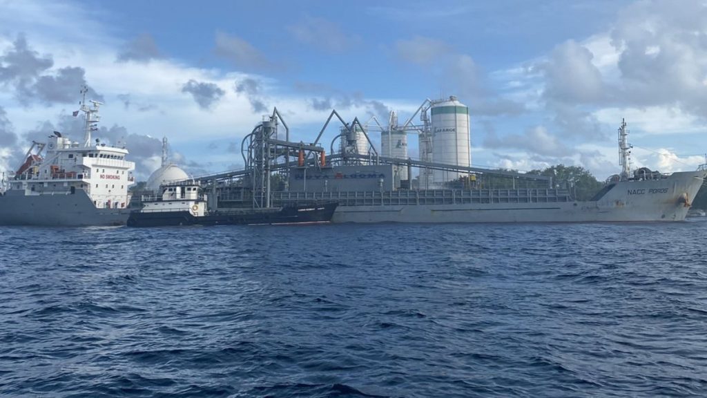 Παγασητικός κόλπος: Φωτιά σε φορτηγό πλοίο – Ασφαλές το πλήρωμα