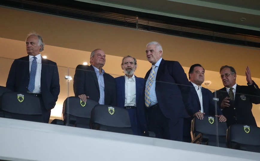 Ο πρώην πρωθυπουργός Κώστας Καραμανλής και ο Γιώργος Βαρδινογιάννης στα εγκαίνια του OPAP Arena