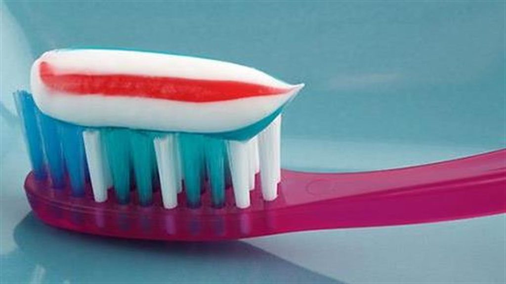 Αυτές είναι οι «άγνωστες» χρήσεις που έχει η οδοντόκρεμα στην κουζίνα