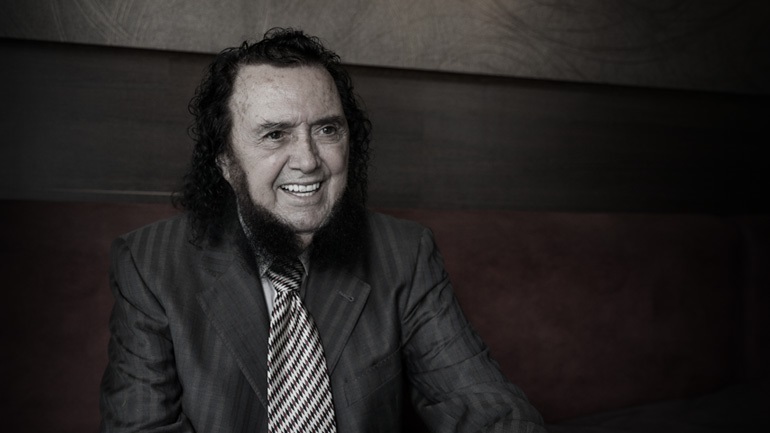 Όταν ο Σταμάτης Κόκοτας τραγούδησε με την Εντίθ Πιάφ (βίντεο)