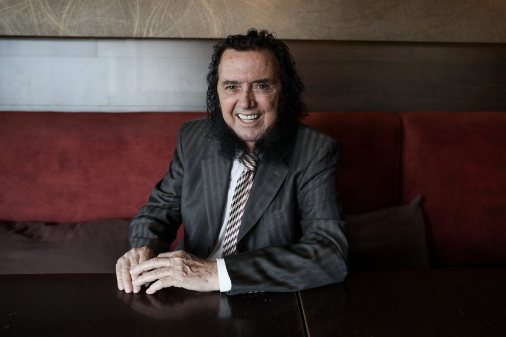 «Γιε μου»: Η ιστορία πίσω από τη μεγάλη επιτυχία του Σταμάτη Κόκοτα (βίντεο)