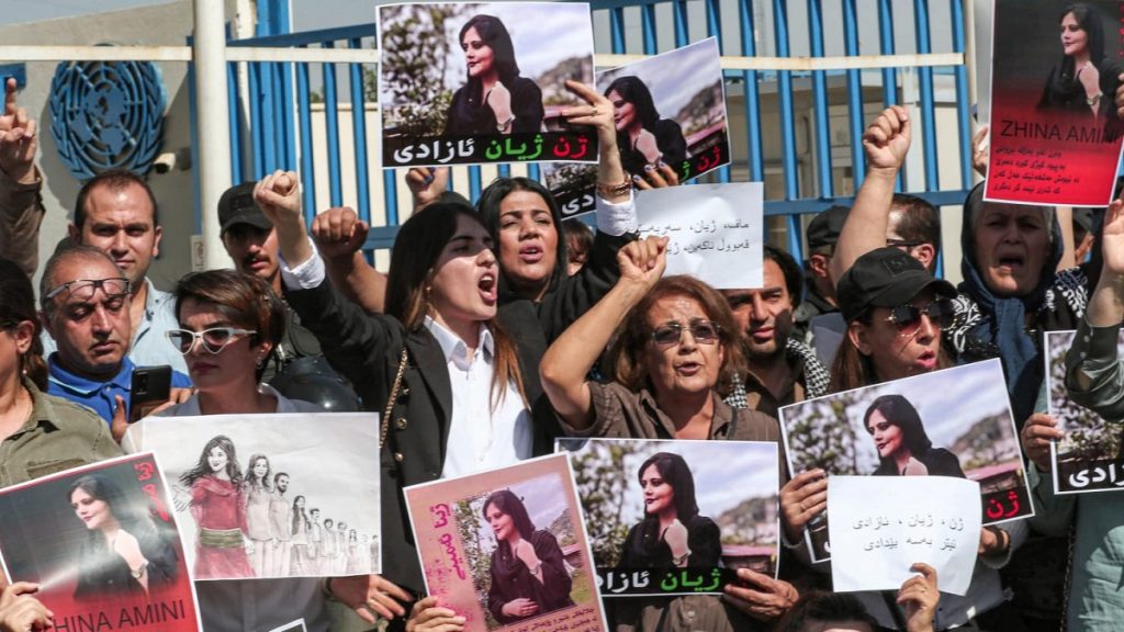 Ιράν: Διαδηλώσεις αλληλεγγύης για τη Μ.Αμινί σε όλο τον κόσμο (βίντεο)