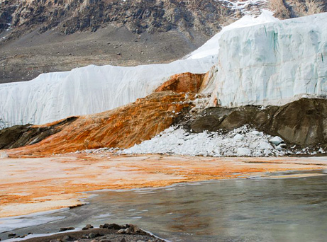 Εντυπωσιακό θέαμα: Καταρράκτες… αίματος στην Ανταρκτική! (φωτο)