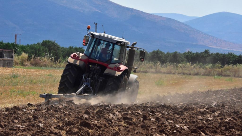 Αχαΐα: Νεκρή 59χρονη που καταπλακώθηκε από τρακτέρ