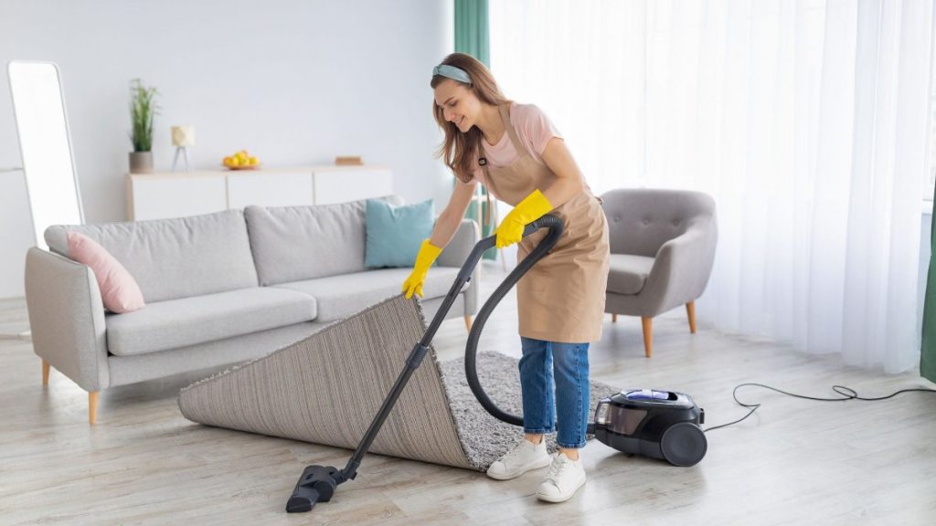 Θες να χάσεις βάρος; – Οι δουλειές του σπιτιού που θα σε βοηθήσουν να «κάψεις» θερμίδες