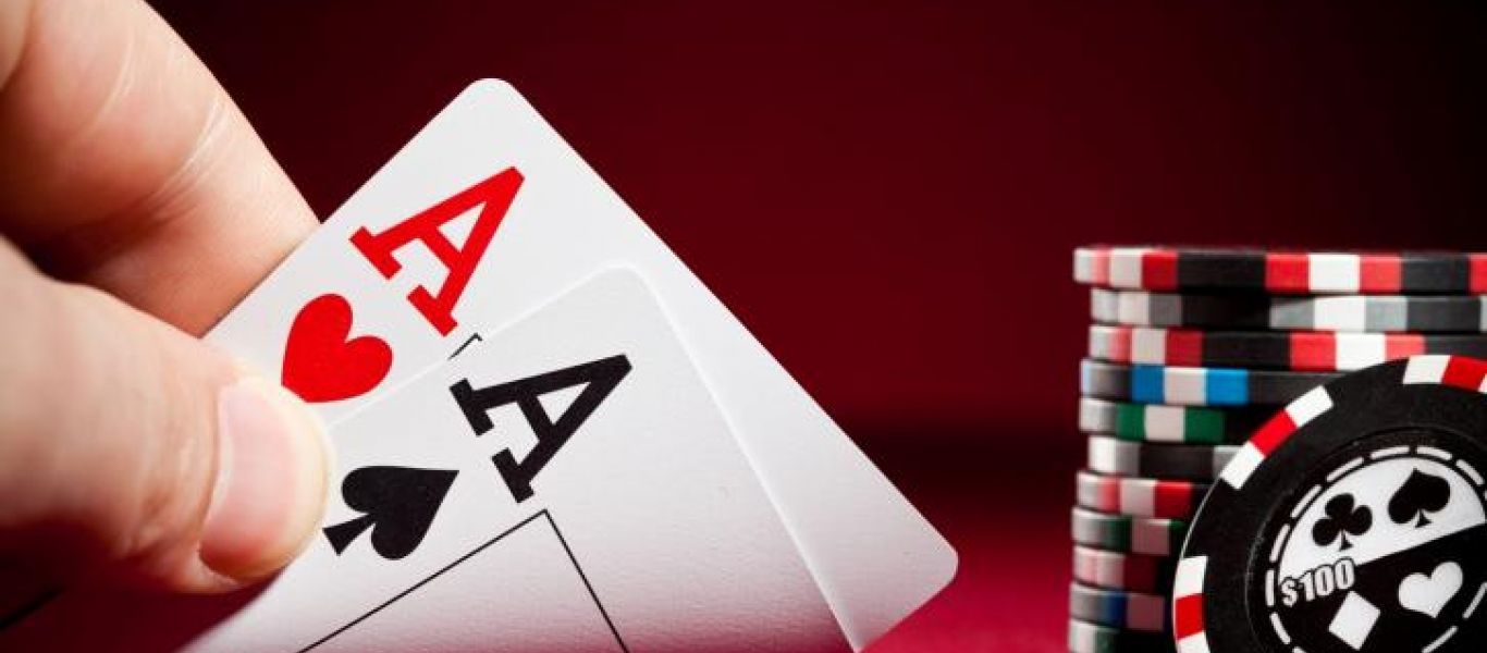 Παίκτρια πόκερ κατηγορείται ότι έκλεψε με συσκευή… δόνησης τον αντίπαλό της – Επέστρεψε τα χρήματα (βίντεο)
