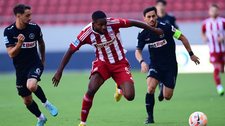 Ελληνικό πρωτάθλημα: Ο Ολυμπιακός επικράτησε του Ατρομήτου στο «Γεώργιος Καραϊσκάκης» με σκορ 2-0