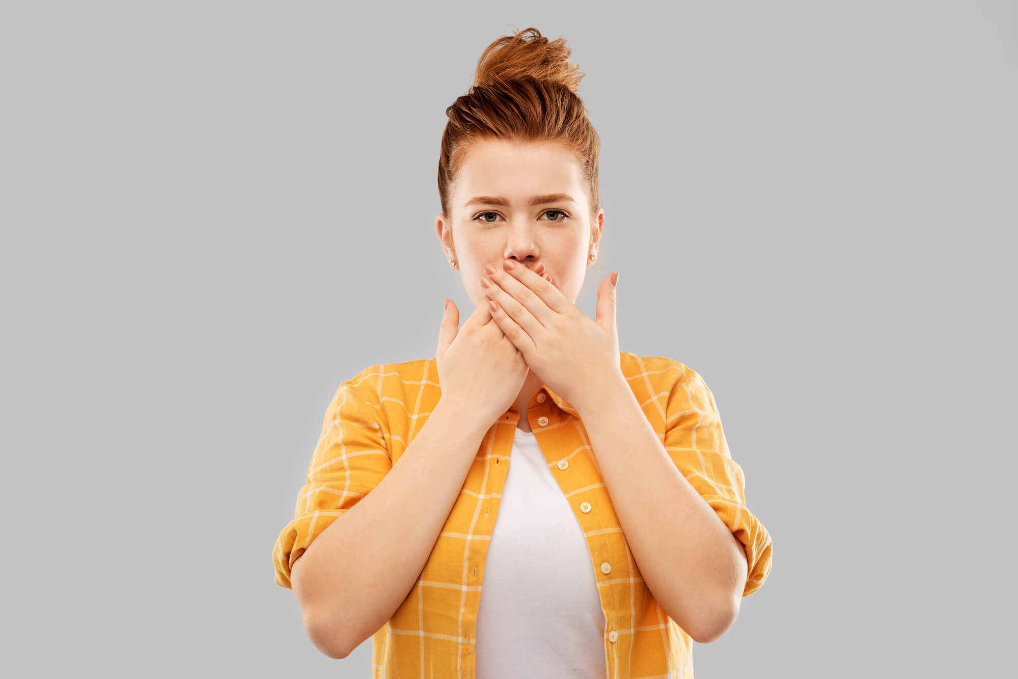 Κακοσμία στόματος: Οι αιτίες που την προκαλούν & οι τροφές που θα σας βοηθήσουν να την αντιμετωπίσετε