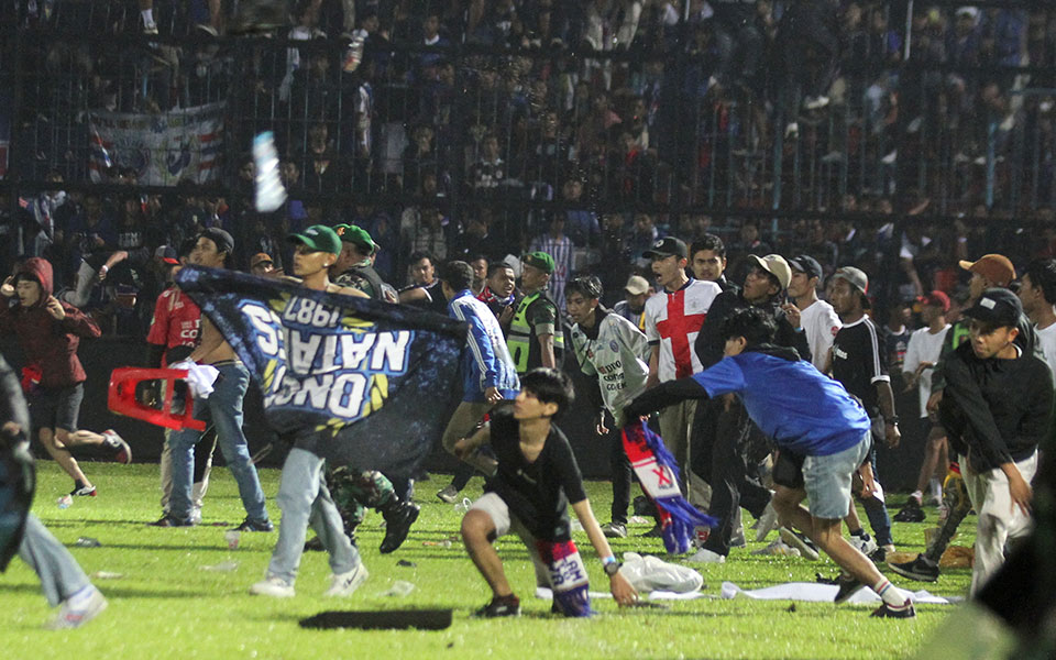 Μακελειό σε ποδοσφαιρικό αγώνα στην Ινδονησία: Πάνω από 174 νεκροί – Μεταξύ των θυμάτων και παιδιά (φώτο-βίντεο)