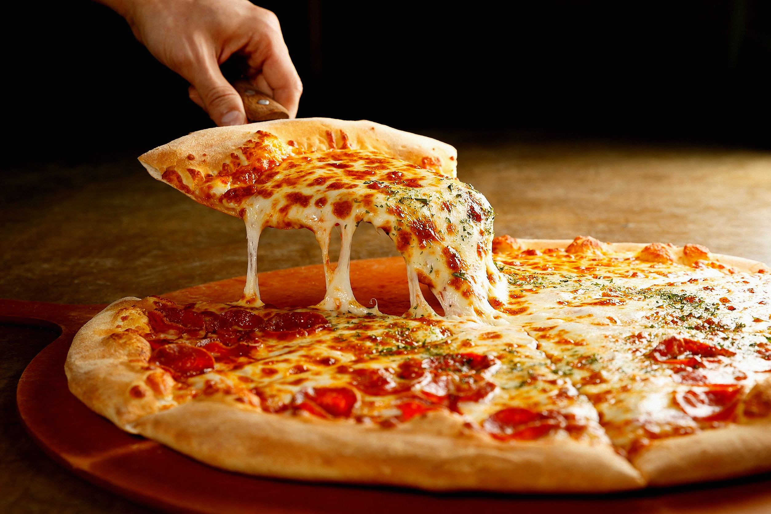 Ποιος μπορεί να της αντισταθεί: Με αυτό το κολπάκι θα γλιτώνετε θερμίδες από την πίτσα