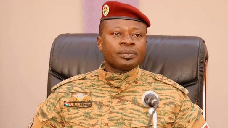 Μπουρκίνα Φάσο: Παραιτήθηκε ο επικεφαλής της χούντας μετά την ανατροπή του από λοχαγούς την Παρασκευή