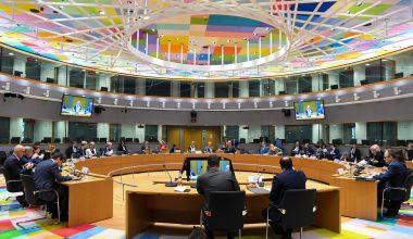 «Τέλος» οι οριζόντιες παροχές – Eurogroup: Μόνο στοχευμένα μέτρα για τη στήριξη των ευάλωτων το 2023