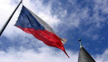 Η κυβέρνηση της Τσεχίας καλεί τους πολίτες της να εγκαταλείψουν τη Ρωσία