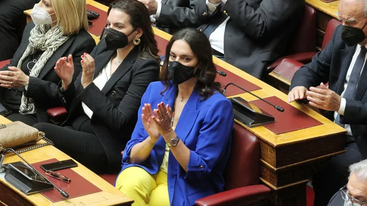 Λιποθύμησε η Νόνη Δούνια στη συνεδρίαση της ΚO της Νέας Δημοκρατίας