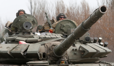 Θέσεις μάχης για μακροχρόνιο αγώνα παίρνουν Ρωσία-Ουκρανία/ΝΑΤΟ: Τεράστια η συγκέντρωση υλικού και στρατευμάτων