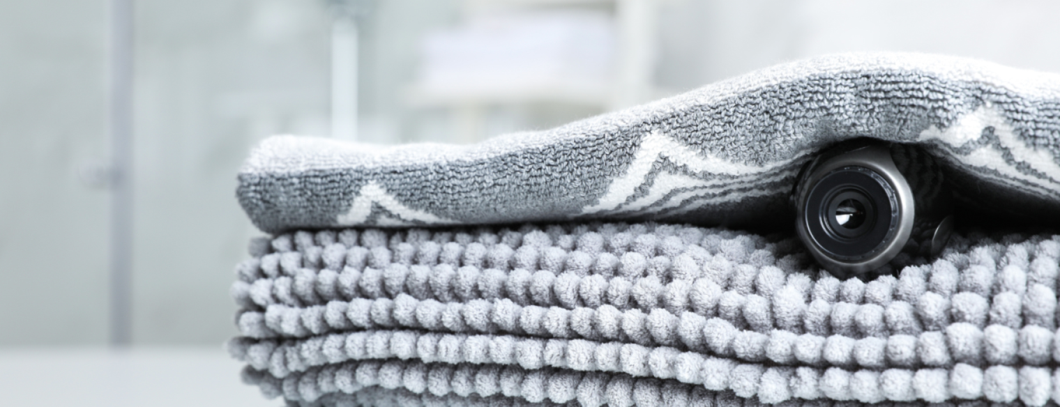 Χαλκιδική – Ξενοδοχείο με κρυφές κάμερες: «Άφαντος» ο ιδιοκτήτης – «Ξήλωσε» τις ταμπέλες & έφυγε από το χωριό