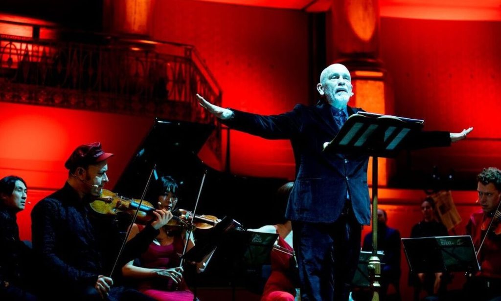 Έφτασε στην Ελλάδα ο Τ.Μάλκοβιτς: Η συνέντευξη Τύπου και η βόλτα στο κέντρο της Αθήνας (φωτό)