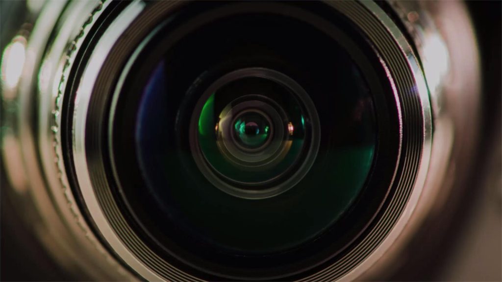 Κρυφές κάμερες σε κορνίζες και… ξυπνητήρια – Πόσο κοστίζουν και πόσο εύκολα μπορεί να τις προμηθευτεί κανείς 