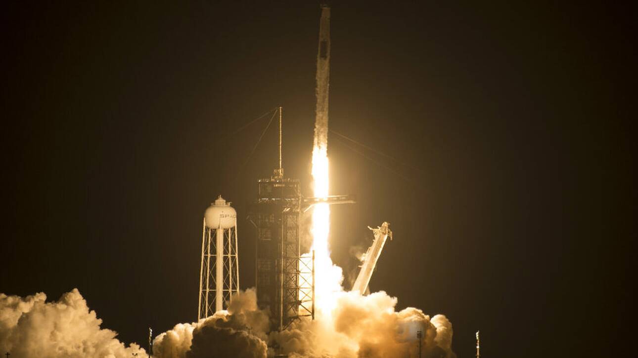 NASA: Εκτοξεύτηκε ο πύραυλος της SpaceX που μεταφέρει 4 αστροναύτες στον Διεθνή Διαστημικό Σταθμό