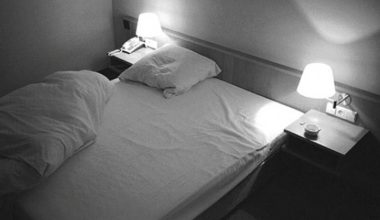 Κάμερα σε ξενοδοχείο της Χαλκιδικής: Αναζητούν σε πορνογραφικά site βίντεο με τις προσωπικές τους στιγμές