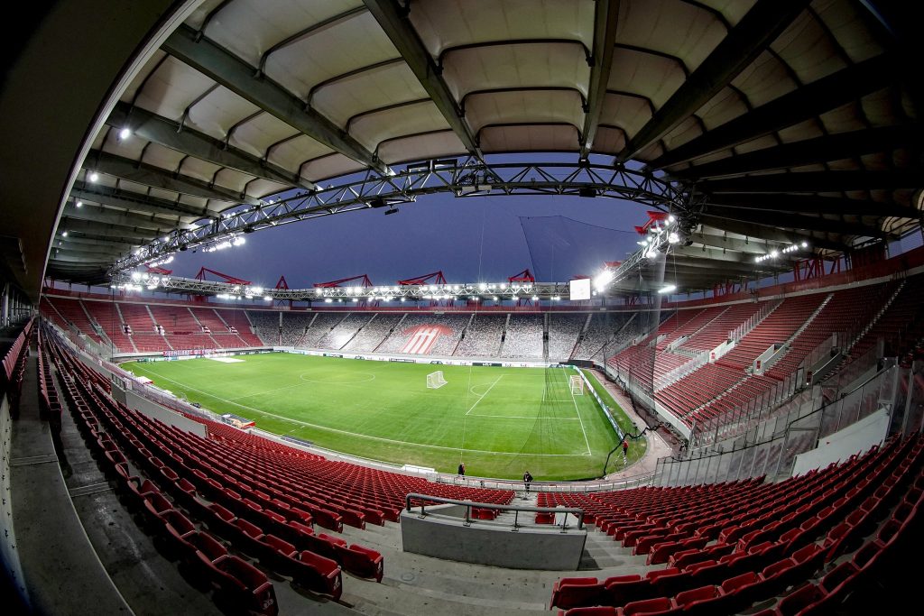 Ολυμπιακός – Καραμπάγκ: Επεισόδια με ρίψη χημικών έξω από το «Γεώργιος Καραϊσκάκης»