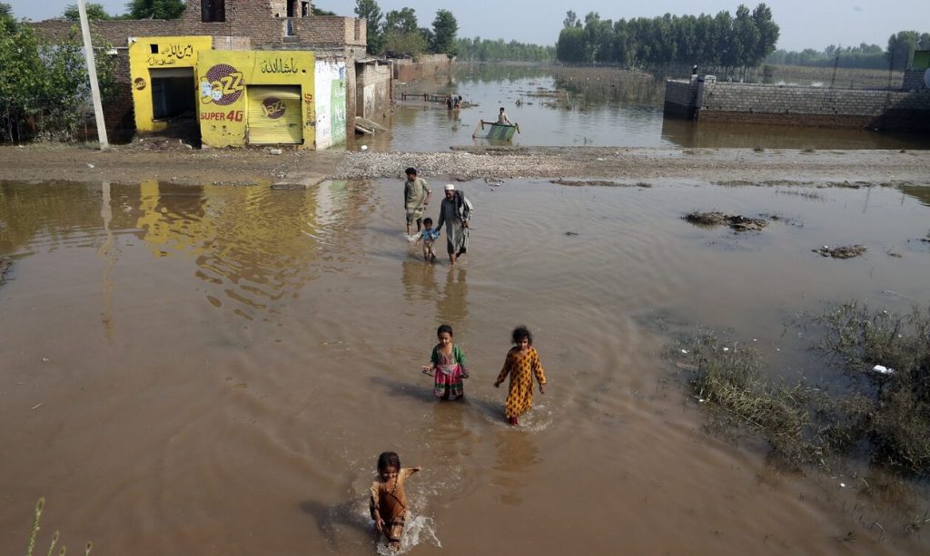 Πακιστάν: Έως και 9 εκατ. οι αντιμέτωποι με το φάσμα της φτώχειας μετά τις πλημμύρες